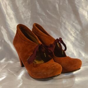 Chie Mihara Women's Suede Heels